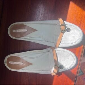 Enzo Angiolini White and Tan Mules